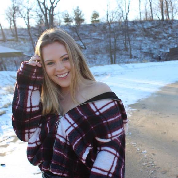 About hannah_wynne Poshmark